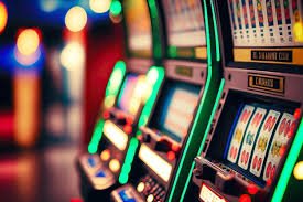 Pengguna membaca syarat bonus dengan teliti